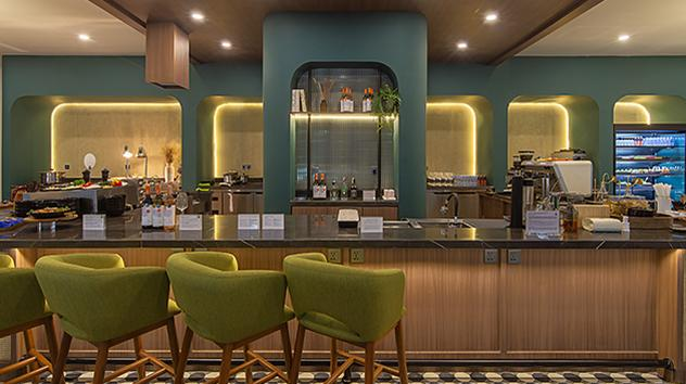 Blue Sky Premier Lounge - Image 4